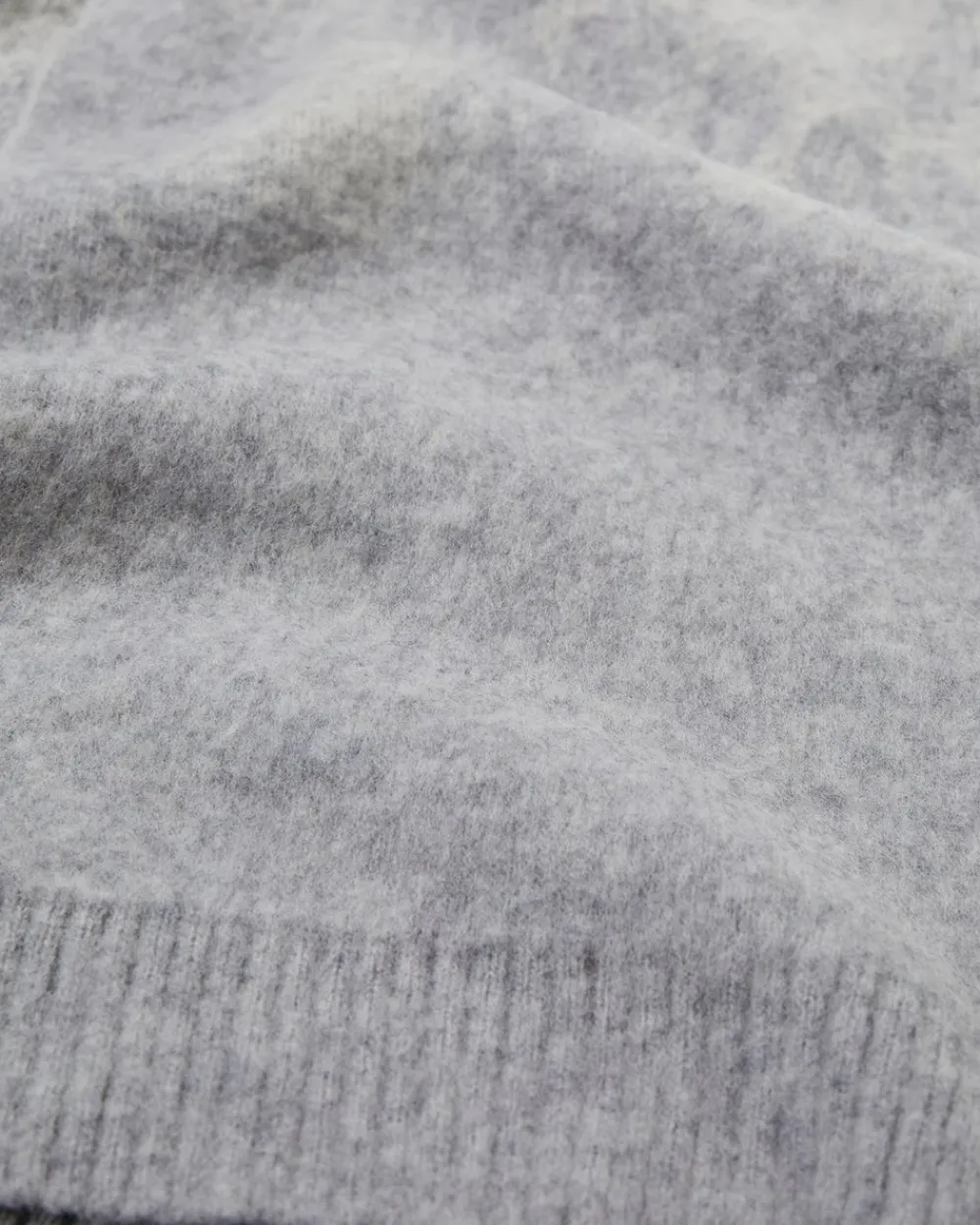 Women Iceberg Knitted Scarf With Jacquard Workmanship